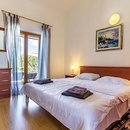 Dragutin 1281 Villa *