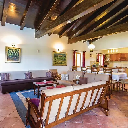 Dragutin 1281 Villa