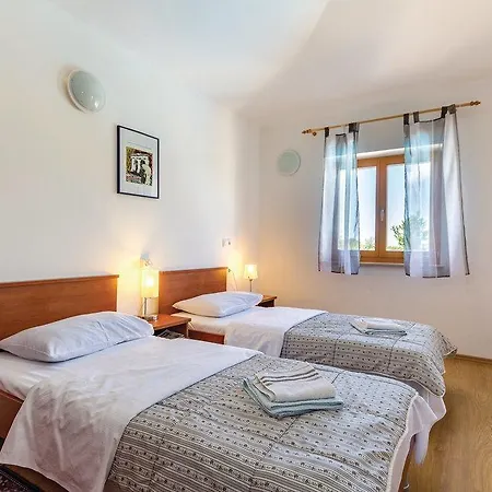 Dragutin 1281 Villa *